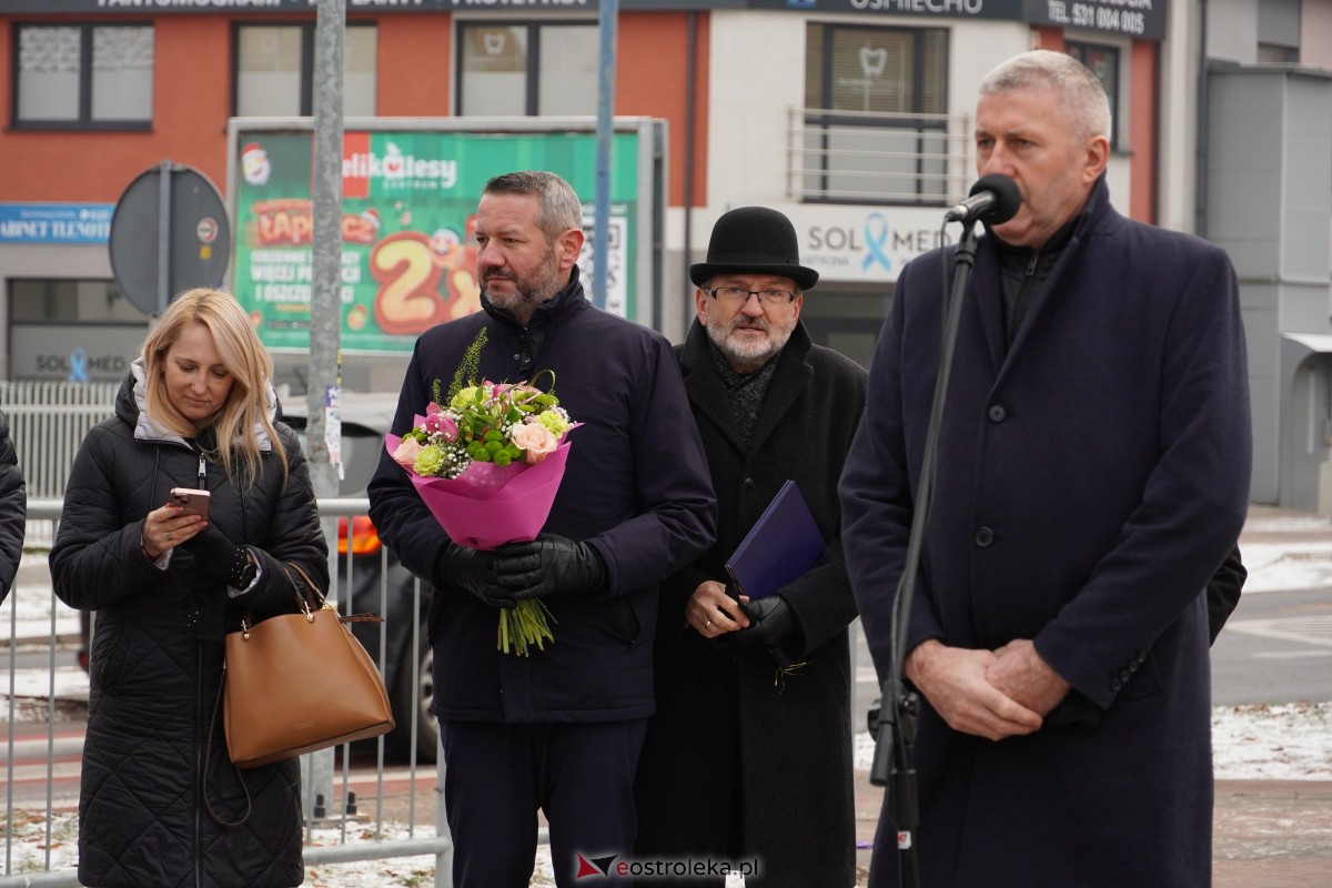 Uroczystość odsłonięcia Pomnika Ławeczki Zofii Niedziałkowskiej [1.12.2023] - zdjęcie #47 - eOstroleka.pl