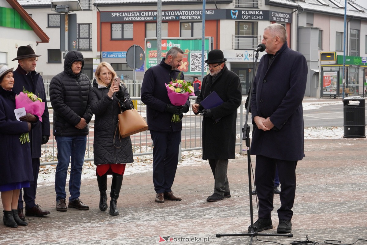 Uroczystość odsłonięcia Pomnika Ławeczki Zofii Niedziałkowskiej [1.12.2023] - zdjęcie #48 - eOstroleka.pl