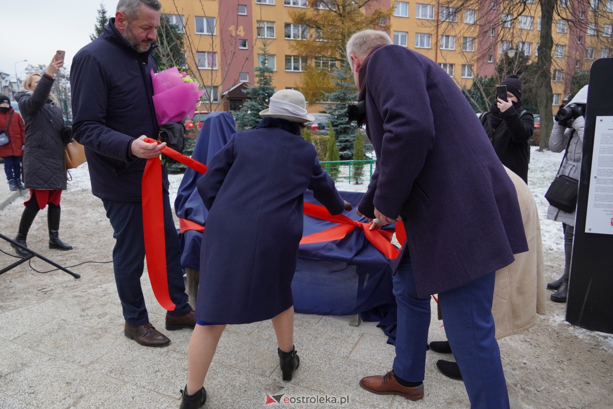 Uroczystość odsłonięcia Pomnika Ławeczki Zofii Niedziałkowskiej [1.12.2023] - zdjęcie #98 - eOstroleka.pl