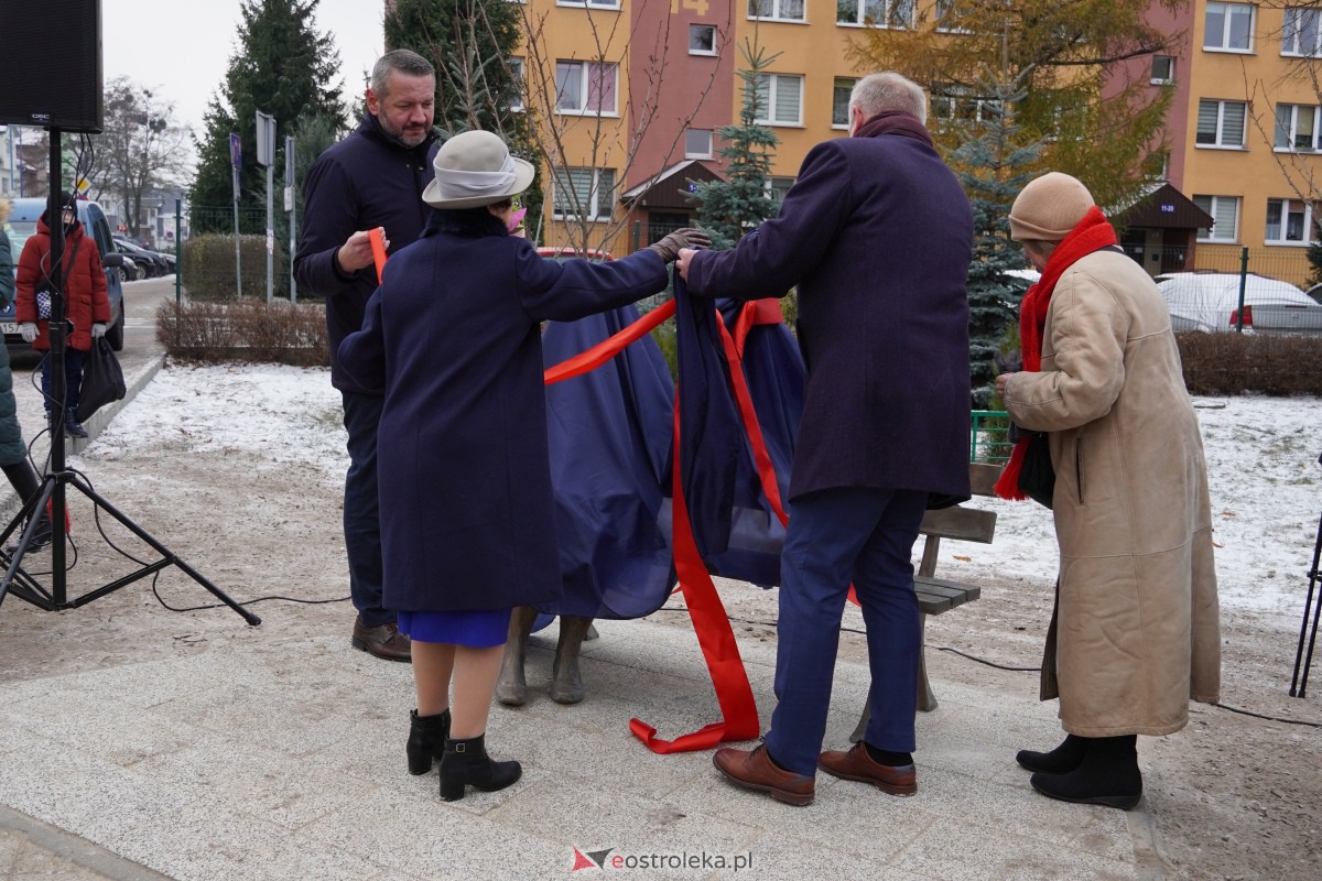 Uroczystość odsłonięcia Pomnika Ławeczki Zofii Niedziałkowskiej [1.12.2023] - zdjęcie #95 - eOstroleka.pl