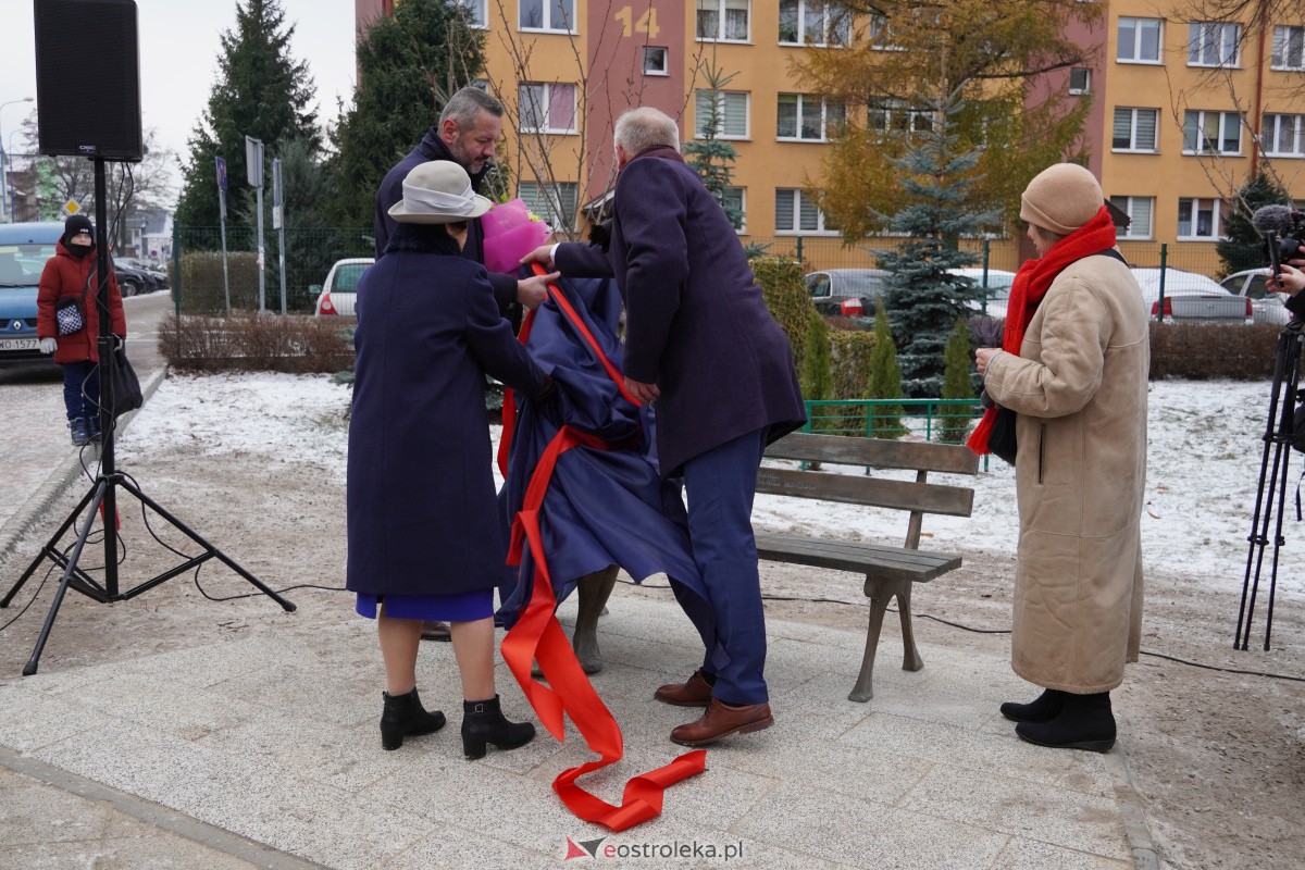 Uroczystość odsłonięcia Pomnika Ławeczki Zofii Niedziałkowskiej [1.12.2023] - zdjęcie #93 - eOstroleka.pl