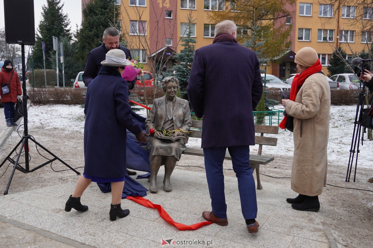 Uroczystość odsłonięcia Pomnika Ławeczki Zofii Niedziałkowskiej [1.12.2023] - zdjęcie #92 - eOstroleka.pl