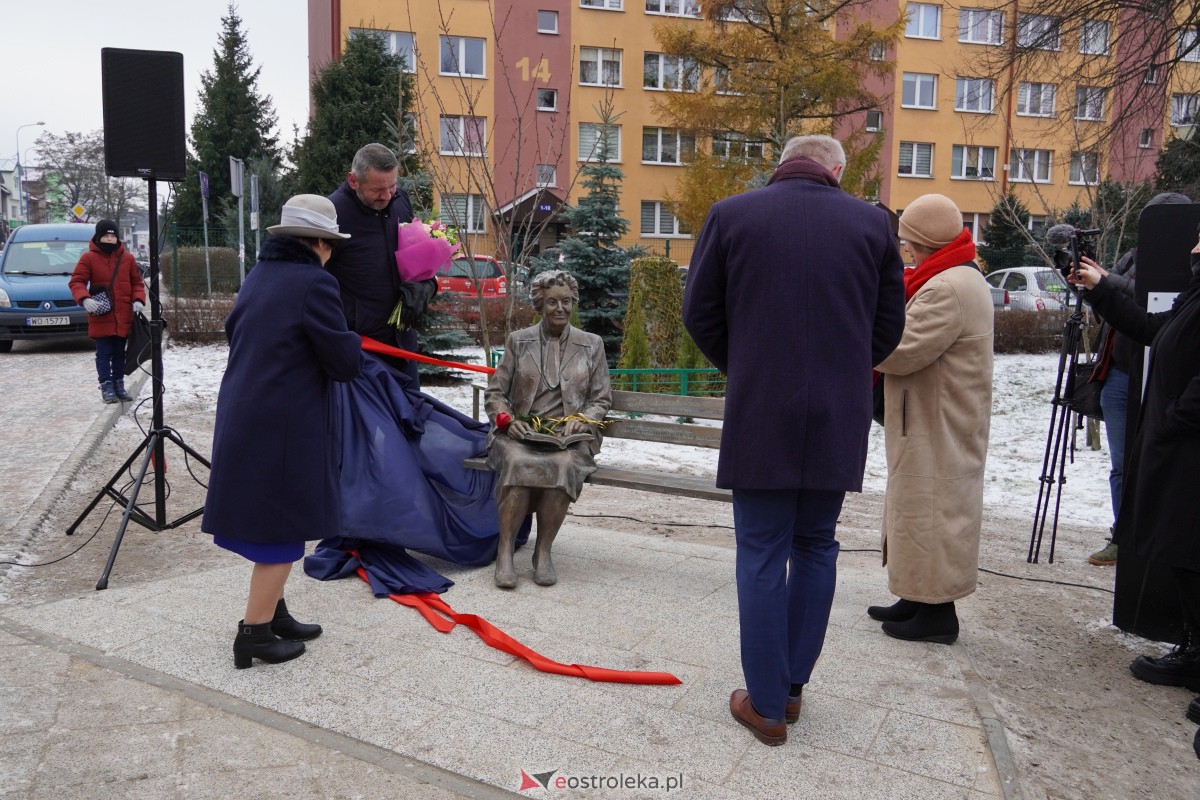 Uroczystość odsłonięcia Pomnika Ławeczki Zofii Niedziałkowskiej [1.12.2023] - zdjęcie #60 - eOstroleka.pl