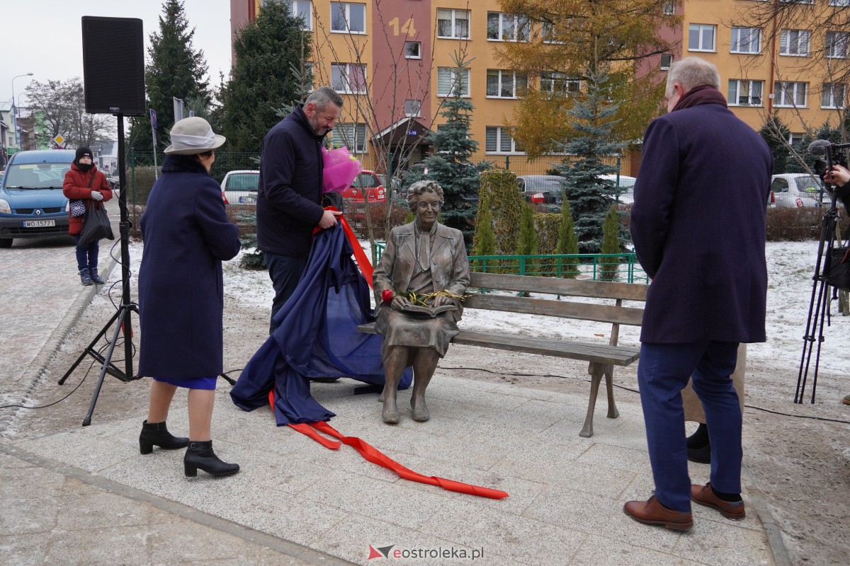 Uroczystość odsłonięcia Pomnika Ławeczki Zofii Niedziałkowskiej [1.12.2023] - zdjęcie #90 - eOstroleka.pl