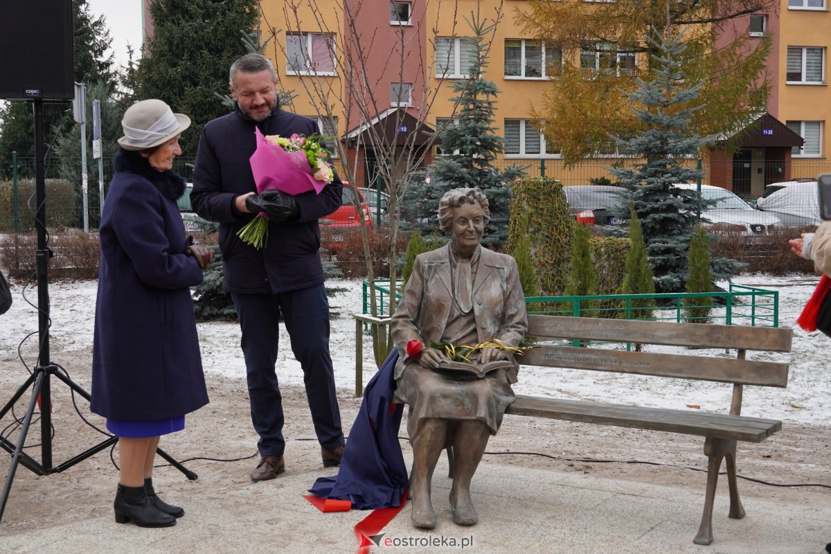 Uroczystość odsłonięcia Pomnika Ławeczki Zofii Niedziałkowskiej [1.12.2023] - zdjęcie #87 - eOstroleka.pl