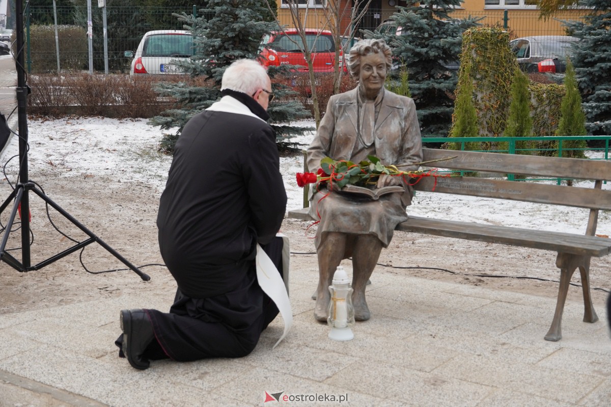Uroczystość odsłonięcia Pomnika Ławeczki Zofii Niedziałkowskiej [1.12.2023] - zdjęcie #76 - eOstroleka.pl