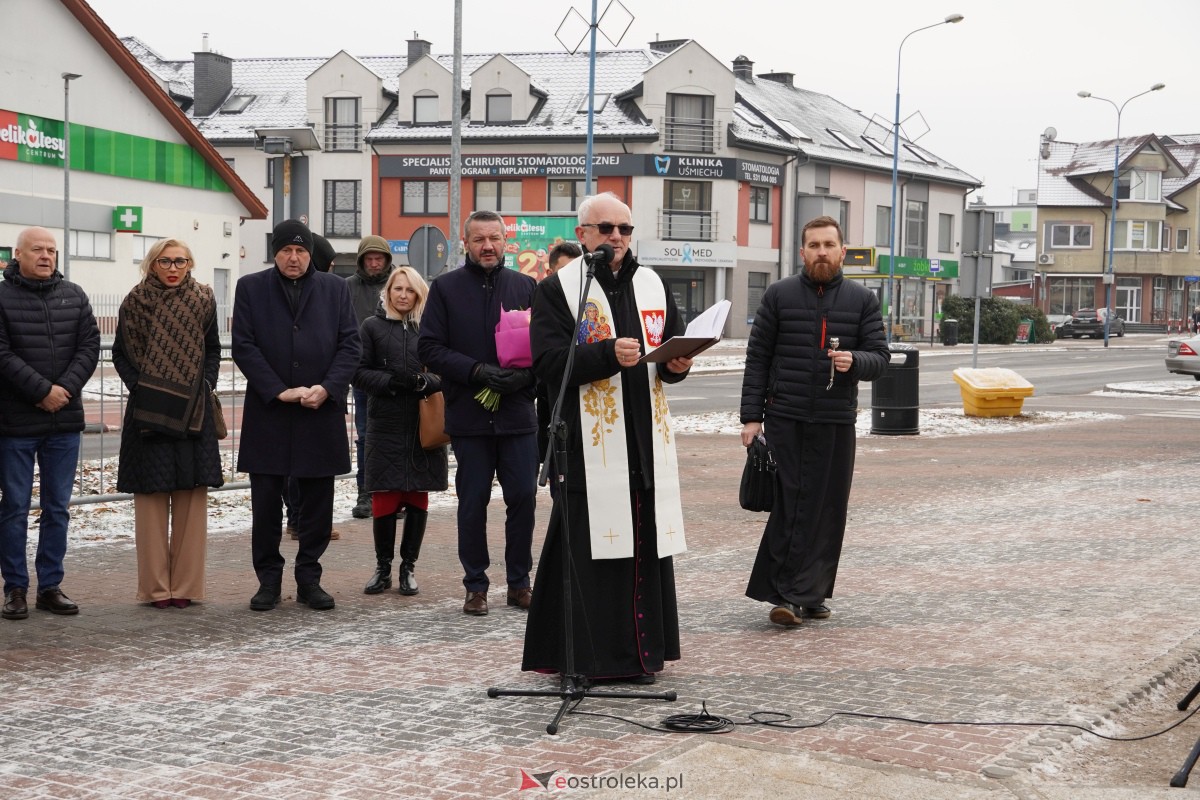 Uroczystość odsłonięcia Pomnika Ławeczki Zofii Niedziałkowskiej [1.12.2023] - zdjęcie #71 - eOstroleka.pl