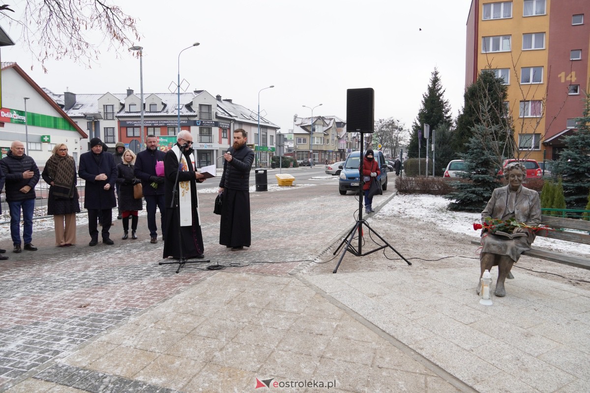 Uroczystość odsłonięcia Pomnika Ławeczki Zofii Niedziałkowskiej [1.12.2023] - zdjęcie #70 - eOstroleka.pl