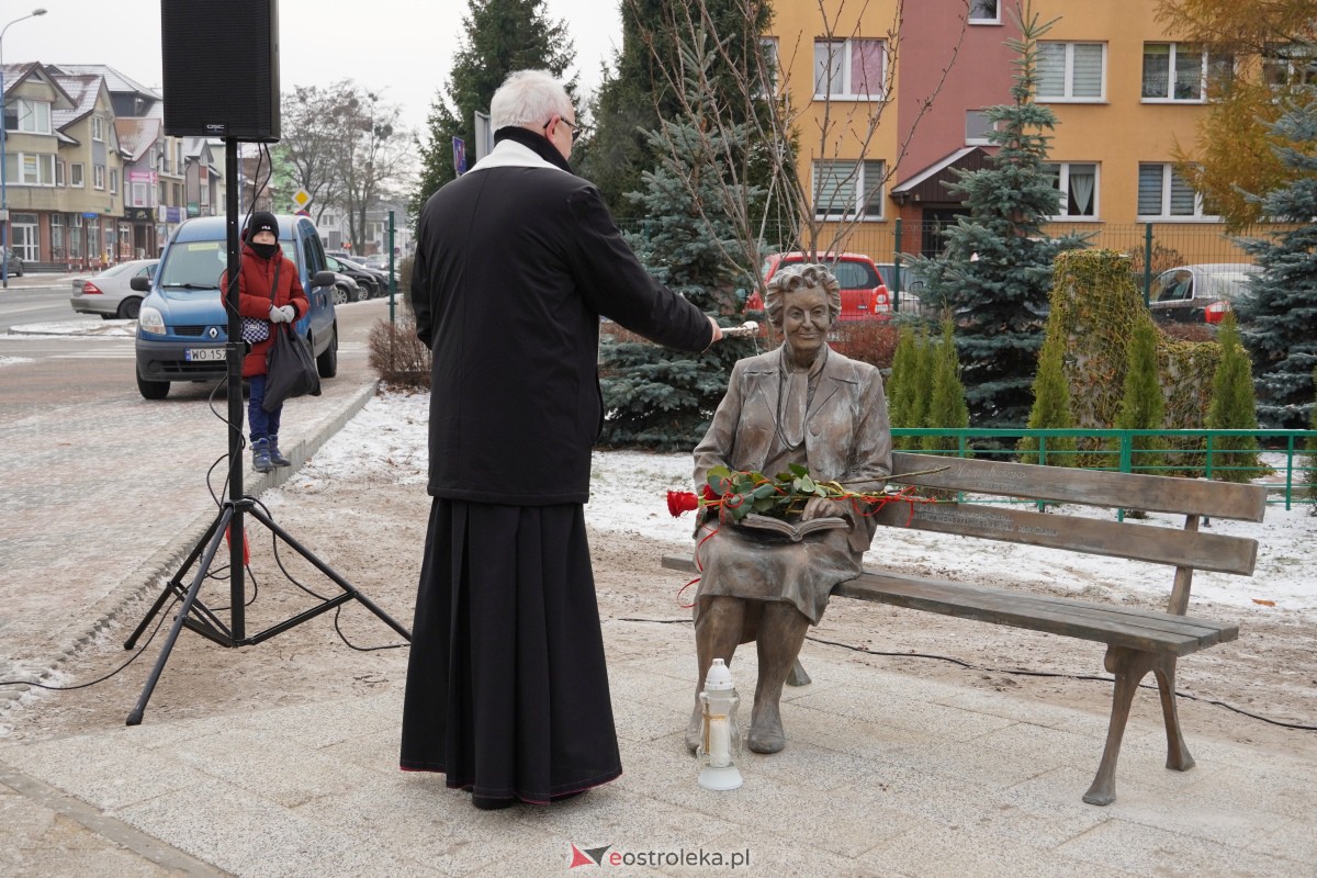 Uroczystość odsłonięcia Pomnika Ławeczki Zofii Niedziałkowskiej [1.12.2023] - zdjęcie #68 - eOstroleka.pl