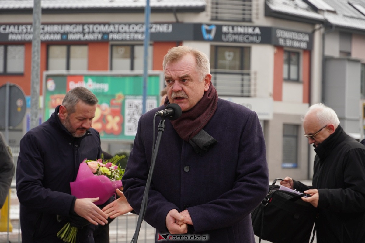 Uroczystość odsłonięcia Pomnika Ławeczki Zofii Niedziałkowskiej [1.12.2023] - zdjęcie #66 - eOstroleka.pl