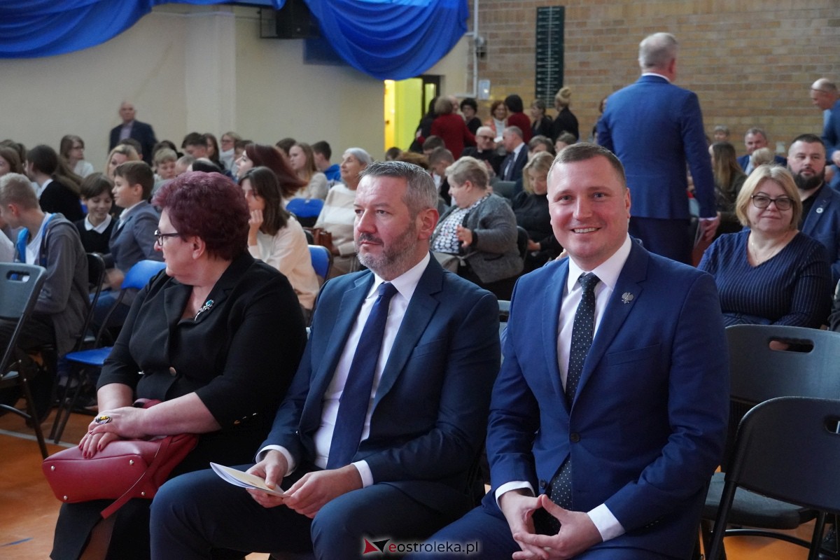 Uroczystość odsłonięcia Pomnika Ławeczki Zofii Niedziałkowskiej [1.12.2023] - zdjęcie #60 - eOstroleka.pl