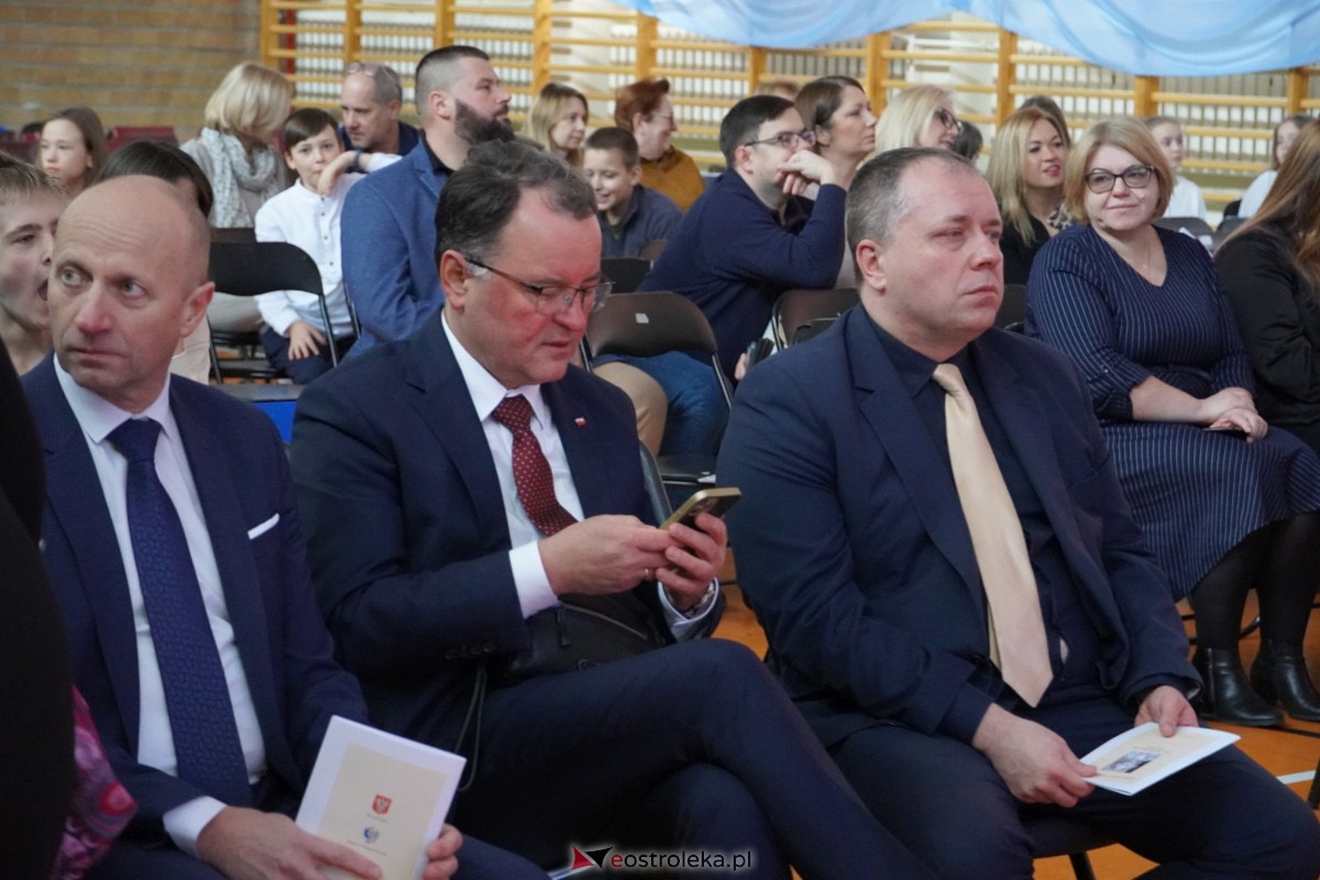 Uroczystość odsłonięcia Pomnika Ławeczki Zofii Niedziałkowskiej [1.12.2023] - zdjęcie #57 - eOstroleka.pl