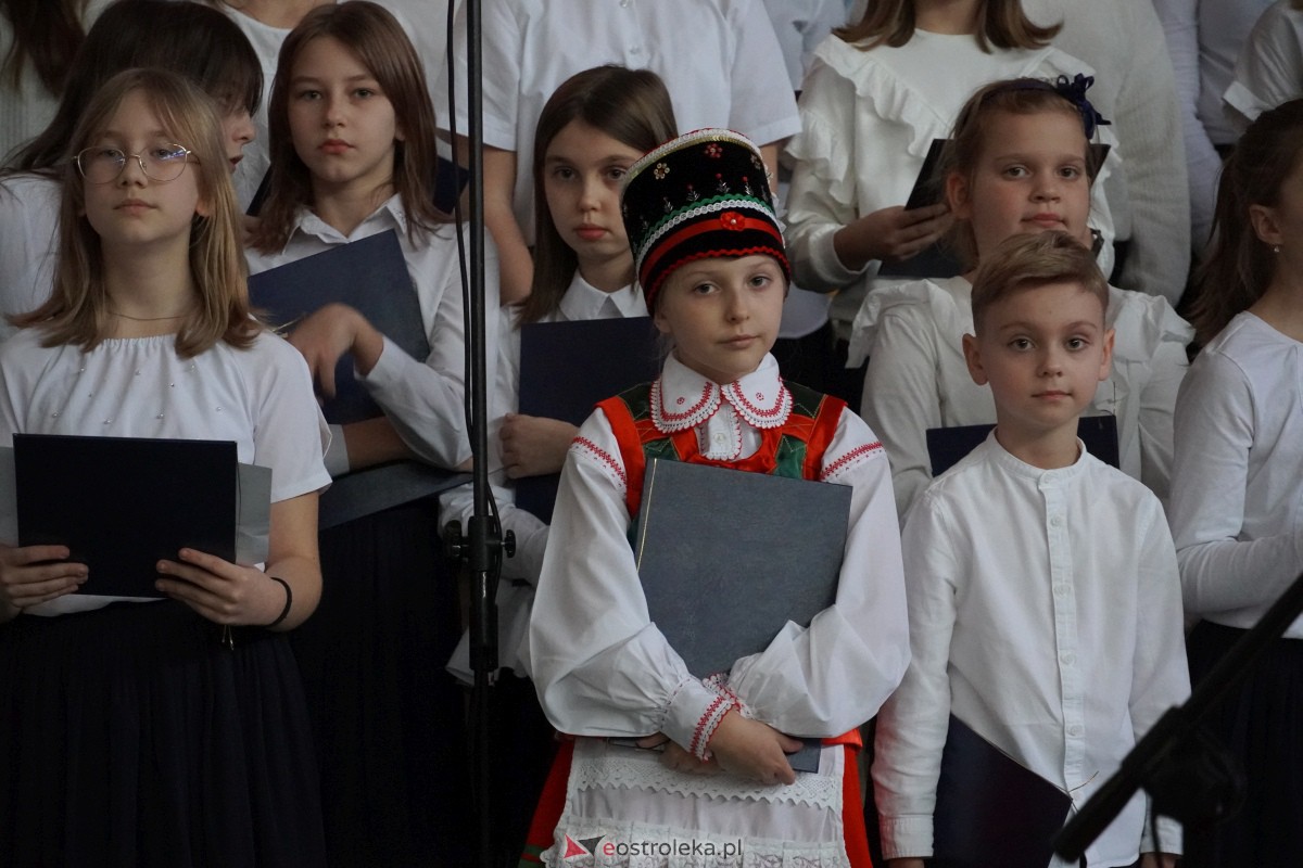 Uroczystość odsłonięcia Pomnika Ławeczki Zofii Niedziałkowskiej [1.12.2023] - zdjęcie #54 - eOstroleka.pl