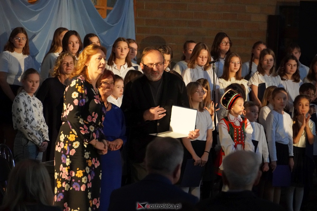 Uroczystość odsłonięcia Pomnika Ławeczki Zofii Niedziałkowskiej [1.12.2023] - zdjęcie #19 - eOstroleka.pl