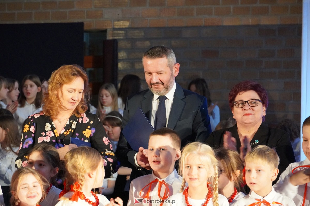 Uroczystość odsłonięcia Pomnika Ławeczki Zofii Niedziałkowskiej [1.12.2023] - zdjęcie #12 - eOstroleka.pl