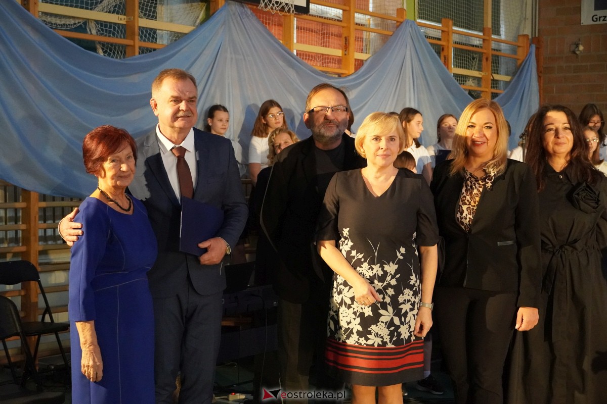 Uroczystość odsłonięcia Pomnika Ławeczki Zofii Niedziałkowskiej [1.12.2023] - zdjęcie #8 - eOstroleka.pl