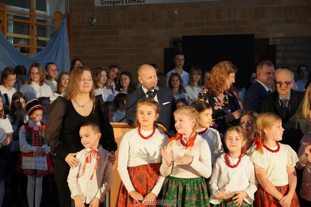 Uroczystość odsłonięcia Pomnika Ławeczki Zofii Niedziałkowskiej [1.12.2023] - zdjęcie #7 - eOstroleka.pl
