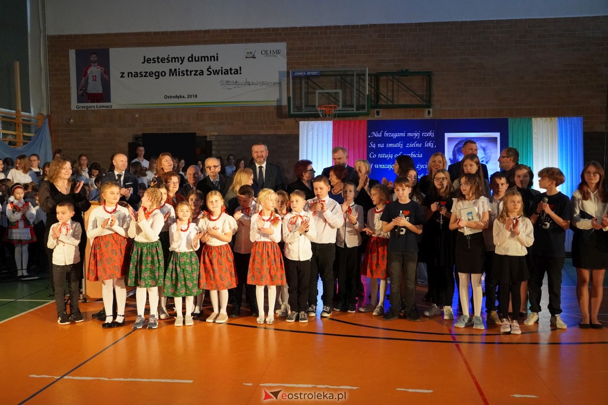 Uroczystość odsłonięcia Pomnika Ławeczki Zofii Niedziałkowskiej [1.12.2023] - zdjęcie #3 - eOstroleka.pl