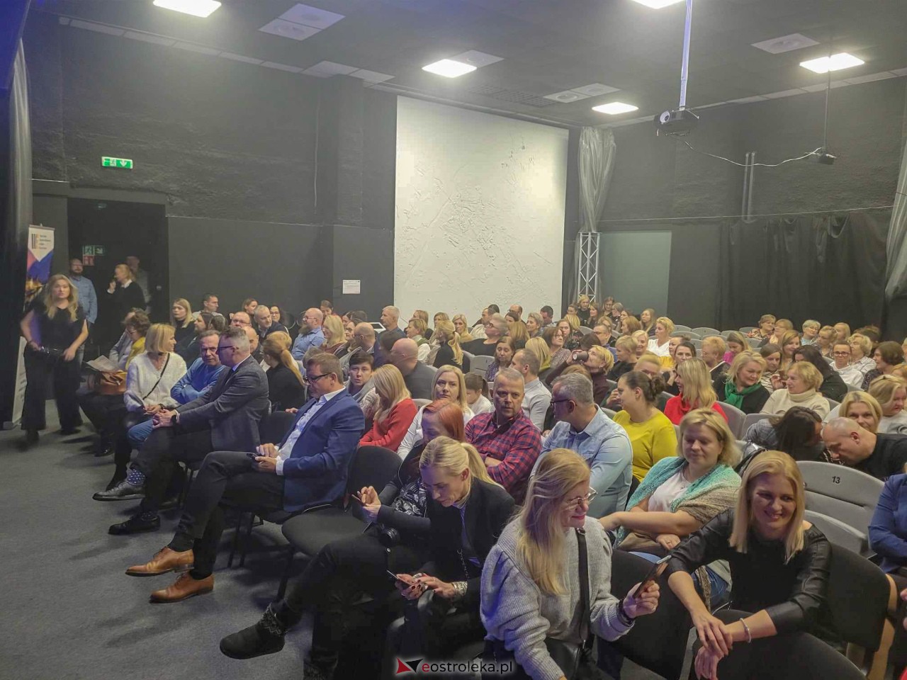 Koncert Kasi Kowalskiej w Ostrołęce [1.12.2023] - zdjęcie #34 - eOstroleka.pl