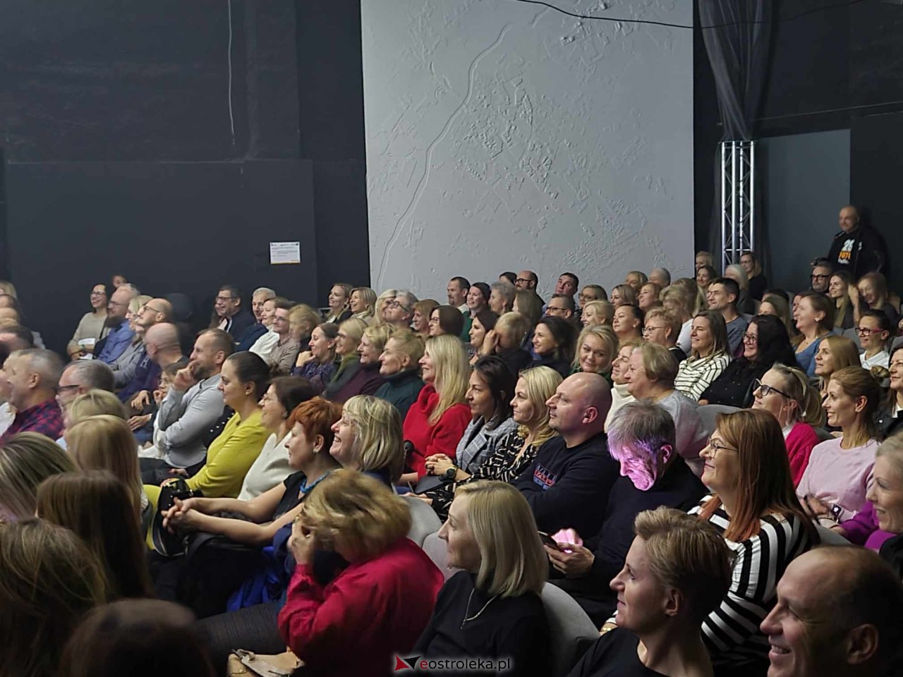 Koncert Kasi Kowalskiej w Ostrołęce [1.12.2023] - zdjęcie #31 - eOstroleka.pl