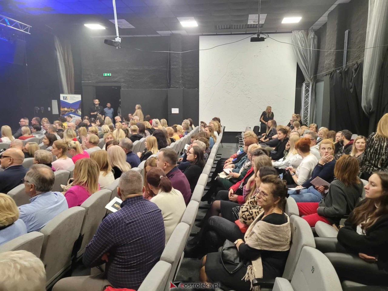 Koncert Kasi Kowalskiej w Ostrołęce [1.12.2023] - zdjęcie #30 - eOstroleka.pl