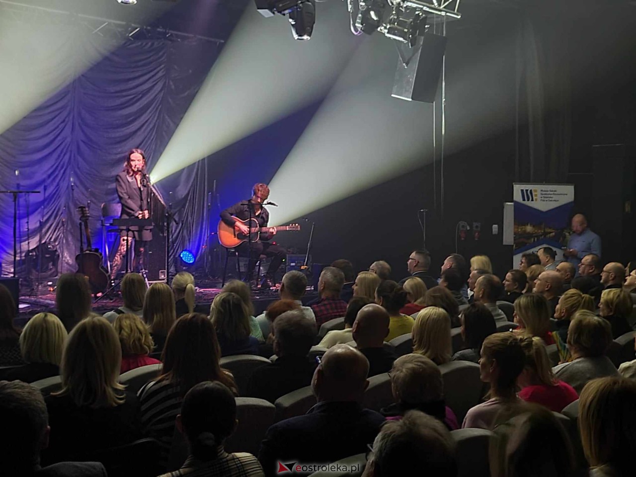 Koncert Kasi Kowalskiej w Ostrołęce [1.12.2023] - zdjęcie #29 - eOstroleka.pl