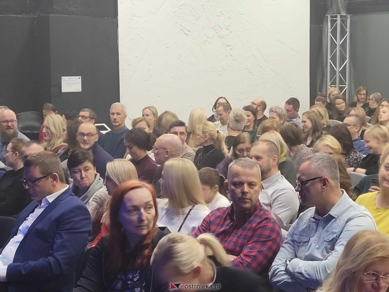 Koncert Kasi Kowalskiej w Ostrołęce [1.12.2023] - zdjęcie #27 - eOstroleka.pl