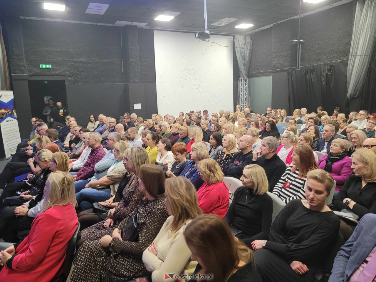 Koncert Kasi Kowalskiej w Ostrołęce [1.12.2023] - zdjęcie #19 - eOstroleka.pl