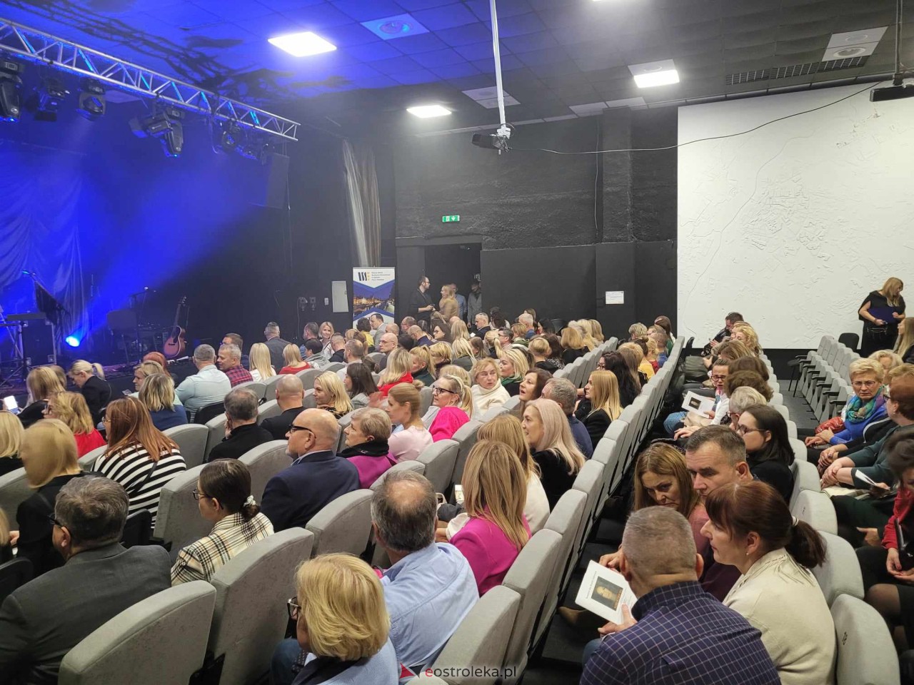 Koncert Kasi Kowalskiej w Ostrołęce [1.12.2023] - zdjęcie #15 - eOstroleka.pl