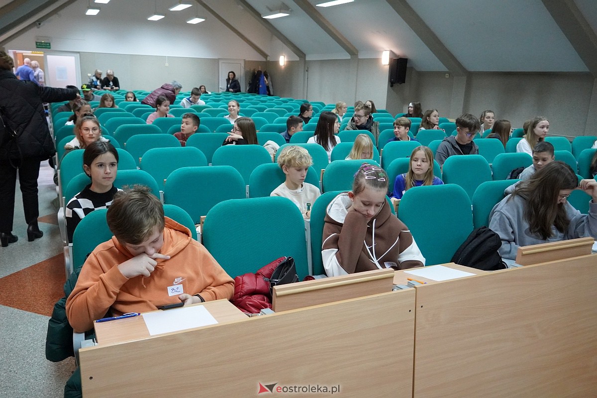 Miejskie Dyktando Ortograficzne na 650-lecie Ostrołęki zorganizowane przez ZHP [2.12.2023] - zdjęcie #127 - eOstroleka.pl