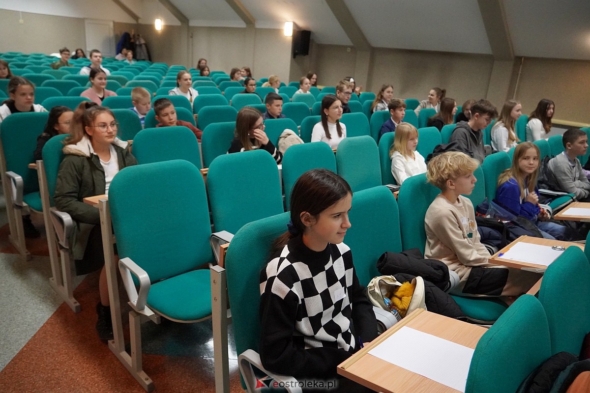 Miejskie Dyktando Ortograficzne na 650-lecie Ostrołęki zorganizowane przez ZHP [2.12.2023] - zdjęcie #100 - eOstroleka.pl
