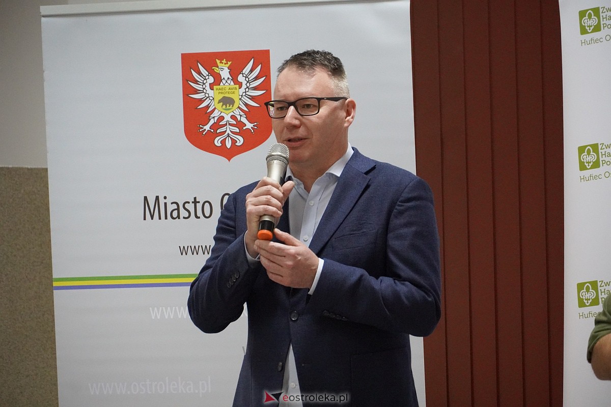 Miejskie Dyktando Ortograficzne na 650-lecie Ostrołęki zorganizowane przez ZHP [2.12.2023] - zdjęcie #90 - eOstroleka.pl