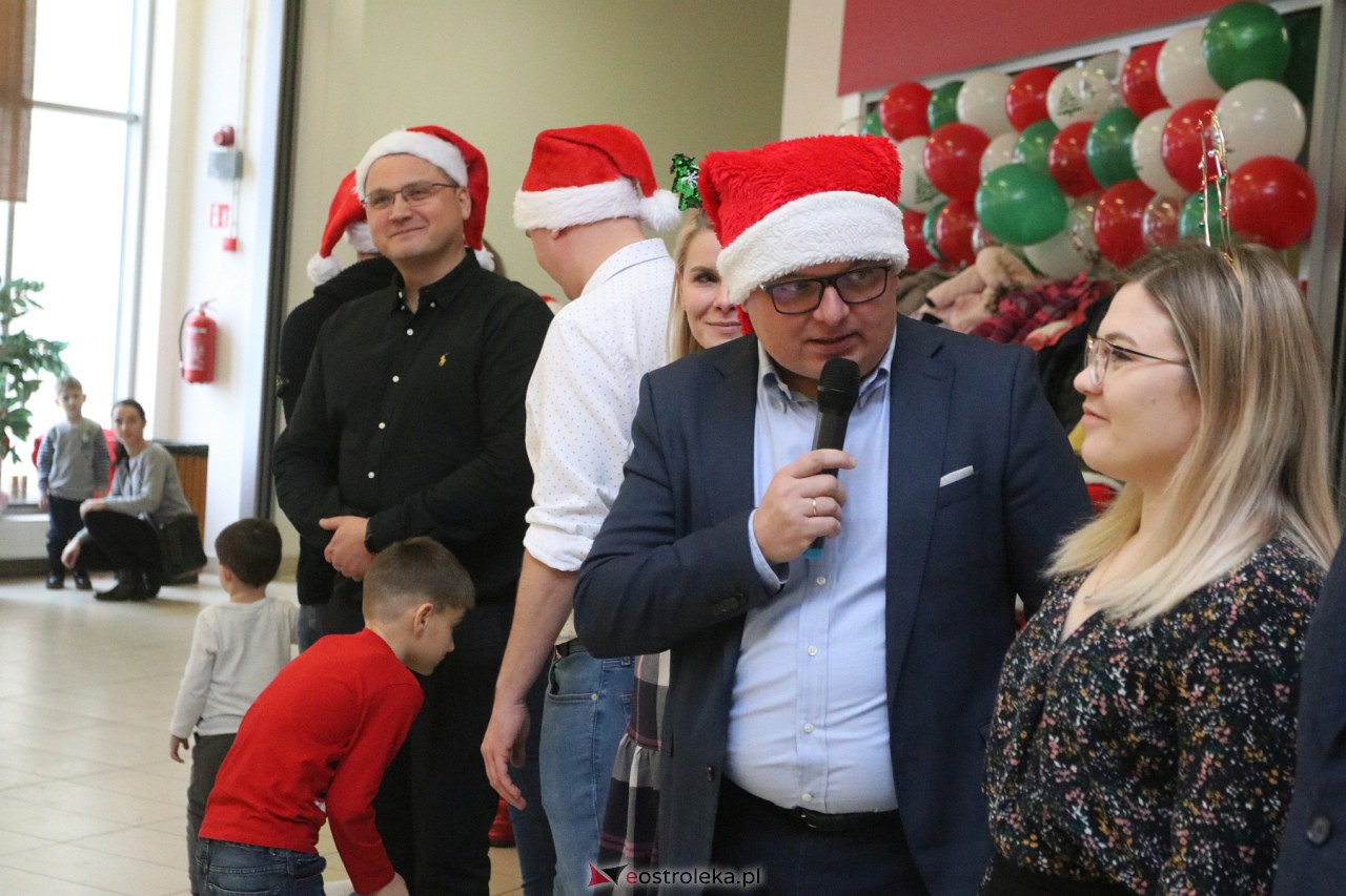Rodzinne Spotkanie Mikołajkowe [02.12.2023] - zdjęcie #130 - eOstroleka.pl