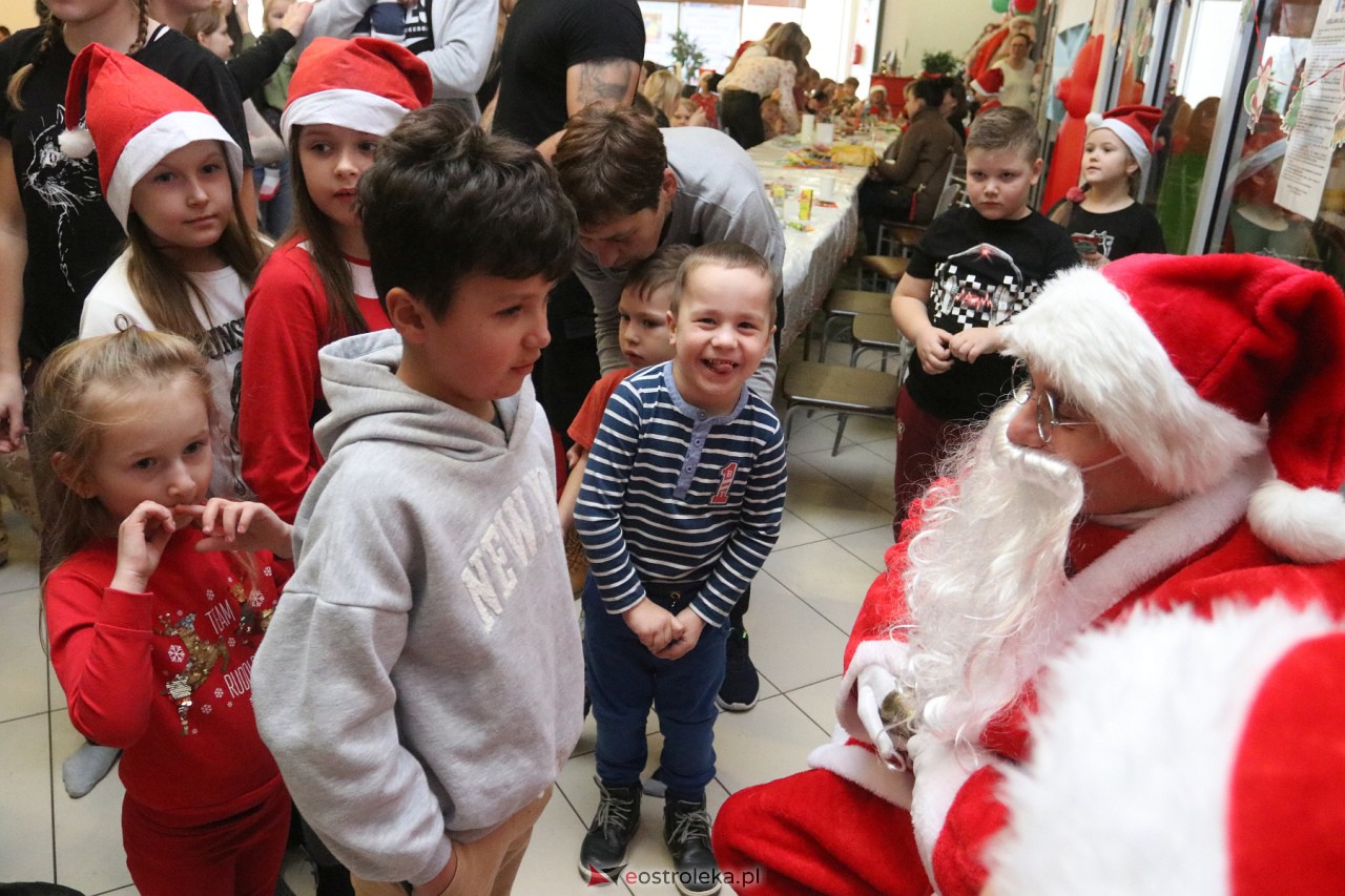 Rodzinne Spotkanie Mikołajkowe [02.12.2023] - zdjęcie #80 - eOstroleka.pl