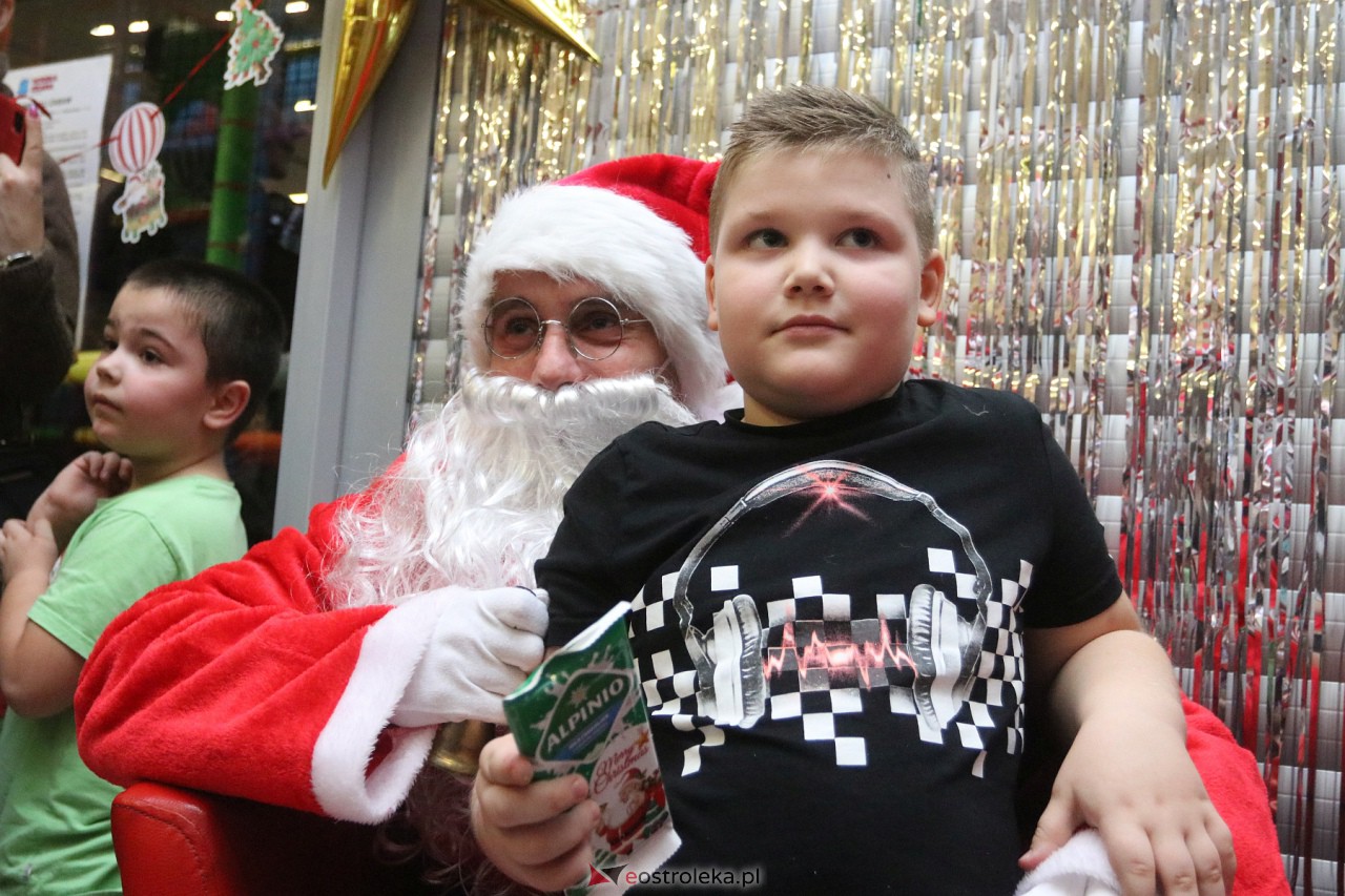Rodzinne Spotkanie Mikołajkowe [02.12.2023] - zdjęcie #74 - eOstroleka.pl