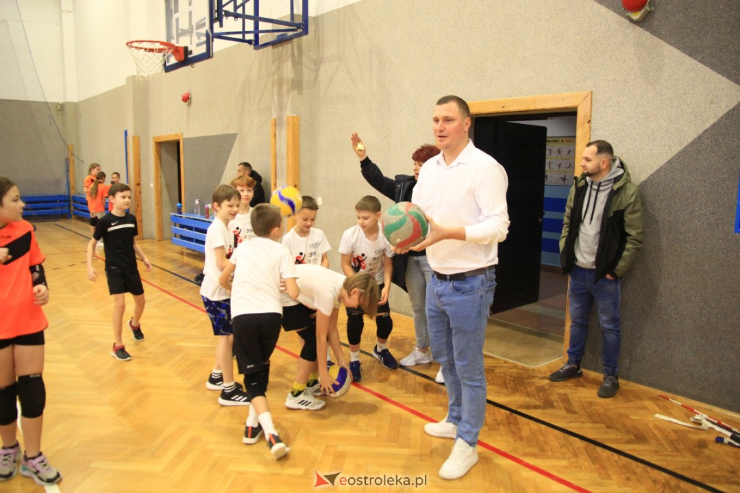 I Mikołajkowy Turniej Piłki Siatkowej z SM CENTRUM [02.12.2023] - zdjęcie #285 - eOstroleka.pl