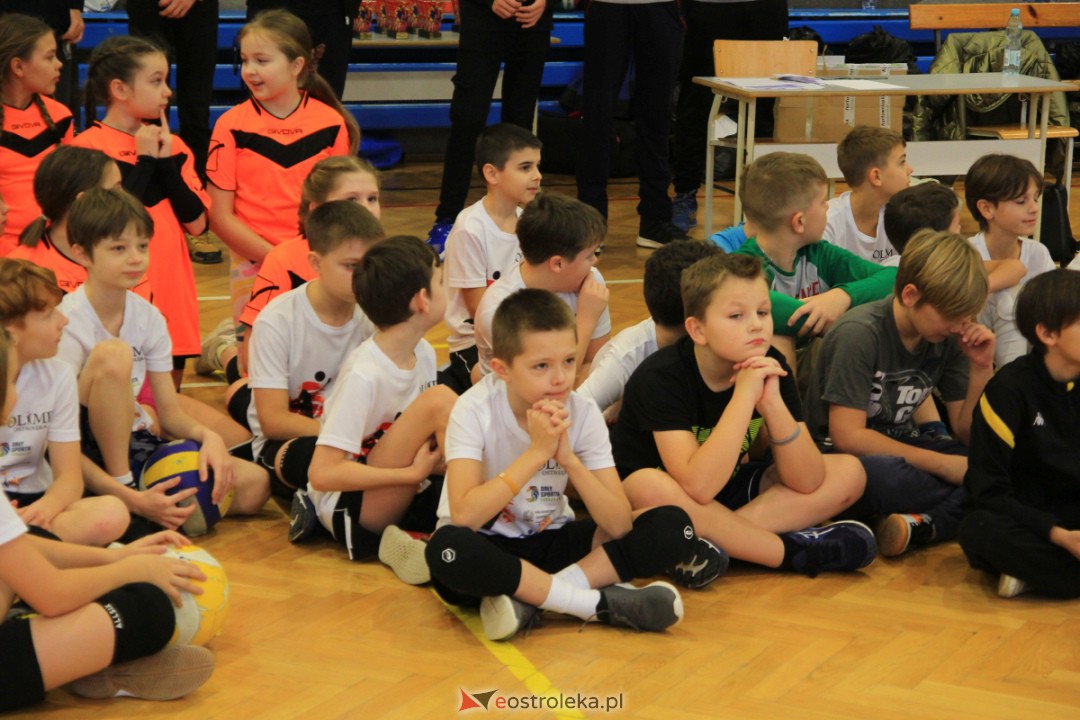 I Mikołajkowy Turniej Piłki Siatkowej z SM CENTRUM [02.12.2023] - zdjęcie #13 - eOstroleka.pl