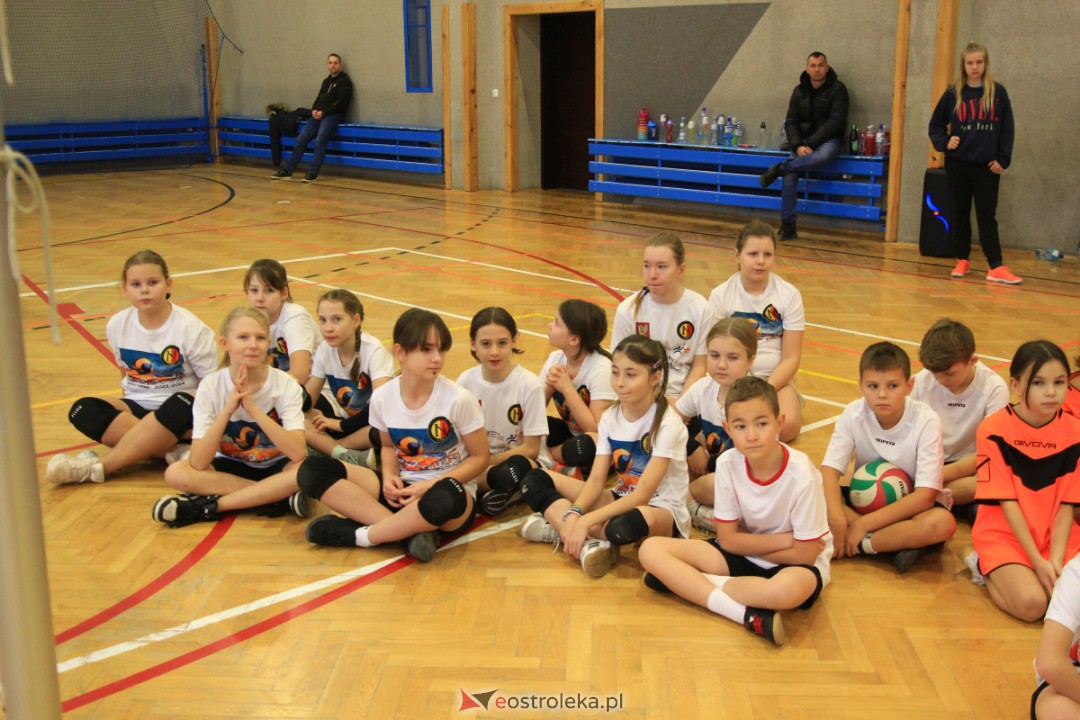 I Mikołajkowy Turniej Piłki Siatkowej z SM CENTRUM [02.12.2023] - zdjęcie #15 - eOstroleka.pl
