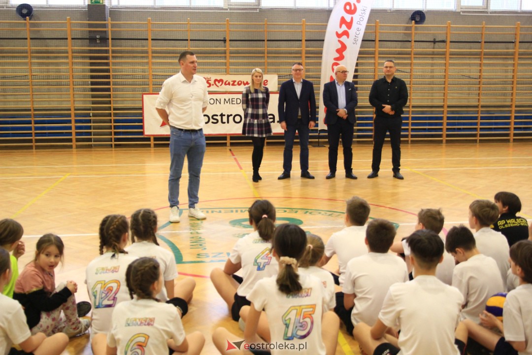 I Mikołajkowy Turniej Piłki Siatkowej z SM CENTRUM [02.12.2023] - zdjęcie #255 - eOstroleka.pl