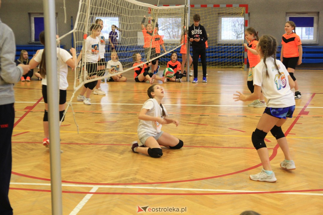 I Mikołajkowy Turniej Piłki Siatkowej z SM CENTRUM [02.12.2023] - zdjęcie #56 - eOstroleka.pl