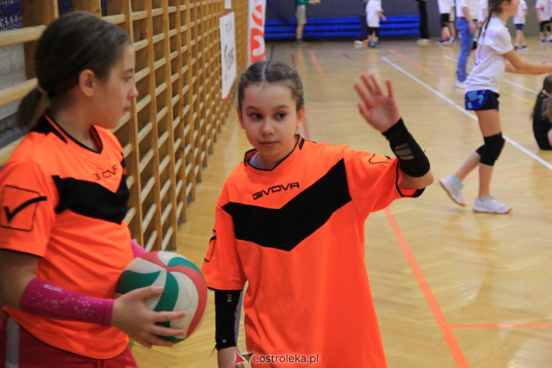 I Mikołajkowy Turniej Piłki Siatkowej z SM CENTRUM [02.12.2023] - zdjęcie #209 - eOstroleka.pl