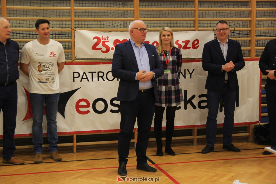 I Mikołajkowy Turniej Piłki Siatkowej z SM CENTRUM [02.12.2023] - zdjęcie #152 - eOstroleka.pl