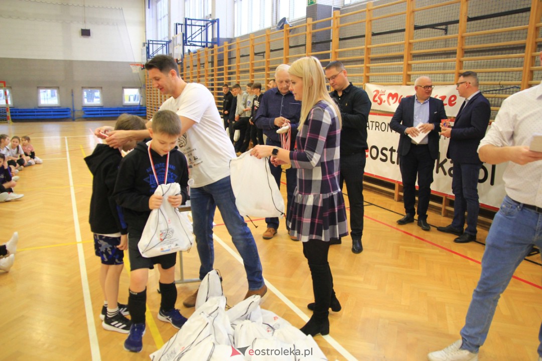 I Mikołajkowy Turniej Piłki Siatkowej z SM CENTRUM [02.12.2023] - zdjęcie #131 - eOstroleka.pl
