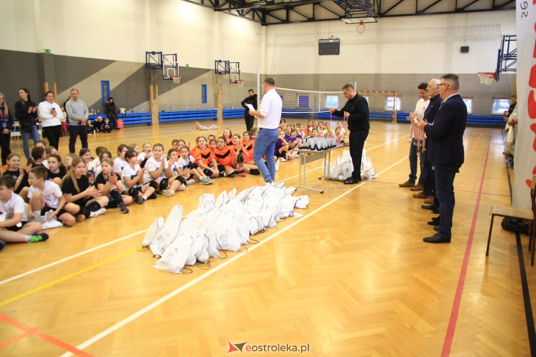 I Mikołajkowy Turniej Piłki Siatkowej z SM CENTRUM [02.12.2023] - zdjęcie #112 - eOstroleka.pl