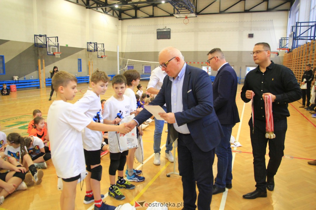 I Mikołajkowy Turniej Piłki Siatkowej z SM CENTRUM [02.12.2023] - zdjęcie #85 - eOstroleka.pl
