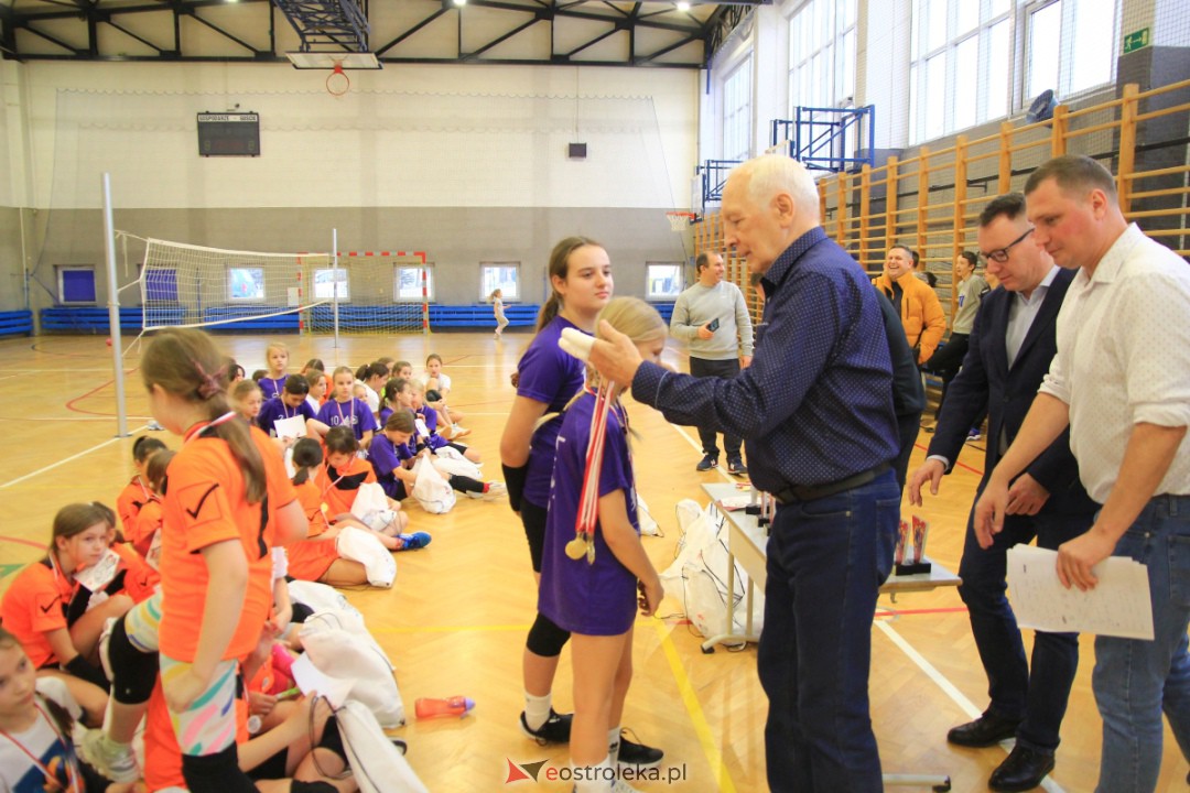 I Mikołajkowy Turniej Piłki Siatkowej z SM CENTRUM [02.12.2023] - zdjęcie #22 - eOstroleka.pl