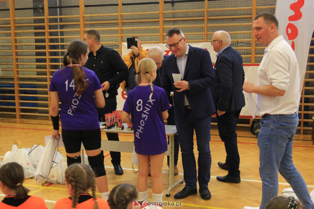 I Mikołajkowy Turniej Piłki Siatkowej z SM CENTRUM [02.12.2023] - zdjęcie #18 - eOstroleka.pl