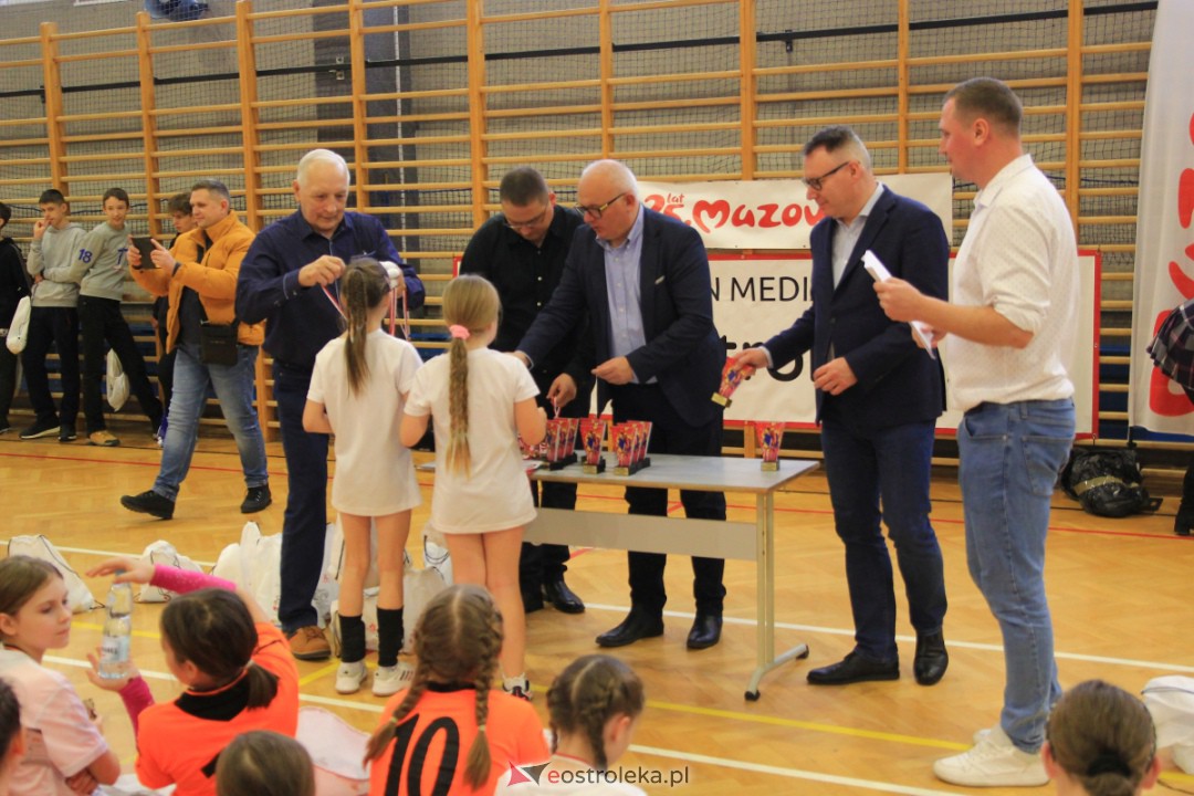 I Mikołajkowy Turniej Piłki Siatkowej z SM CENTRUM [02.12.2023] - zdjęcie #13 - eOstroleka.pl