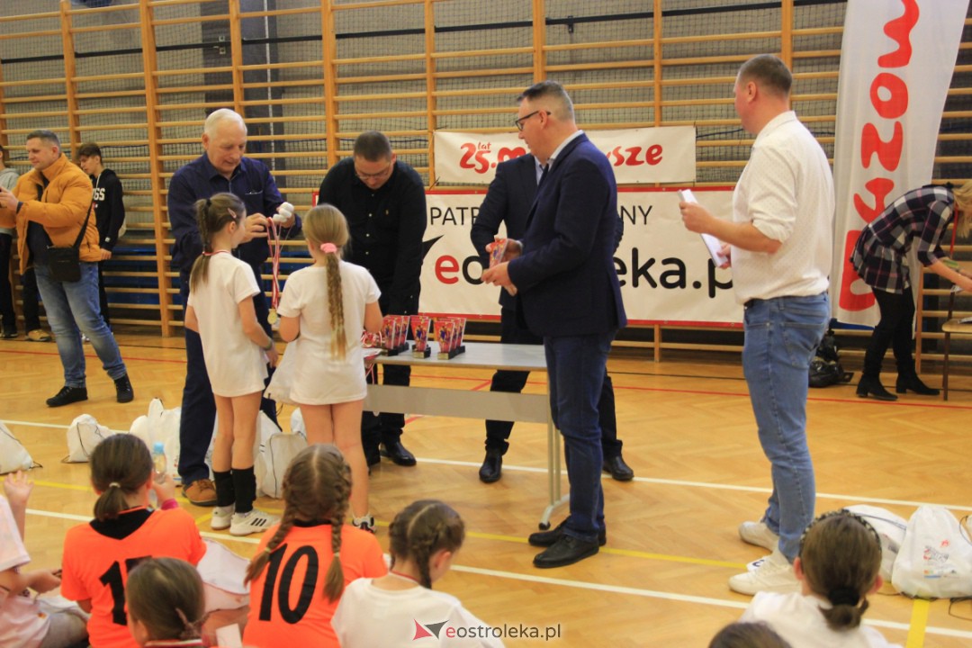 I Mikołajkowy Turniej Piłki Siatkowej z SM CENTRUM [02.12.2023] - zdjęcie #12 - eOstroleka.pl