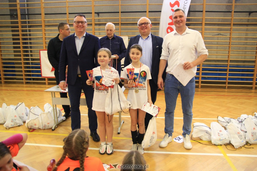 I Mikołajkowy Turniej Piłki Siatkowej z SM CENTRUM [02.12.2023] - zdjęcie #11 - eOstroleka.pl